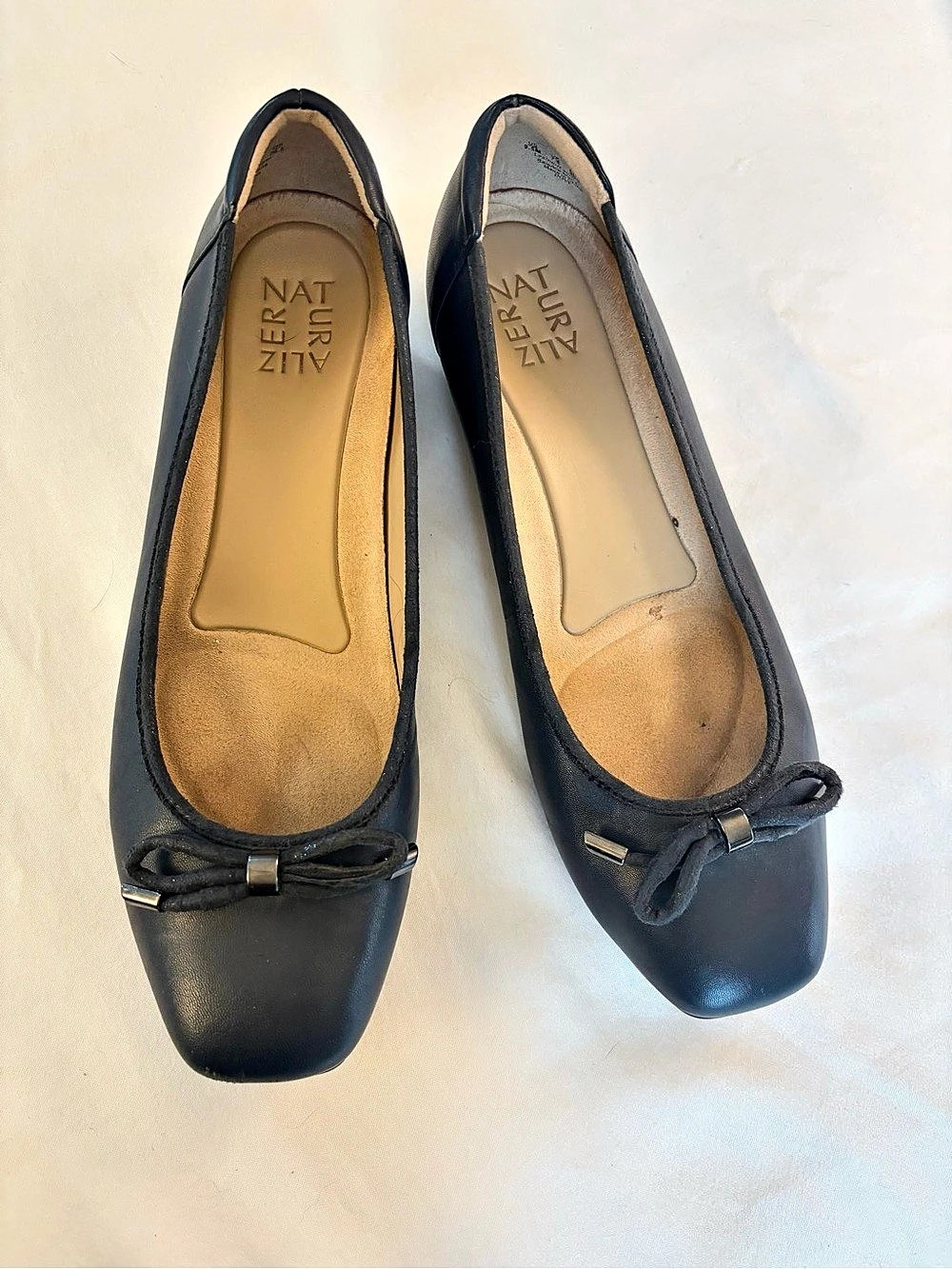Naturalizer navy blue leather Bow Flats US 9.5
